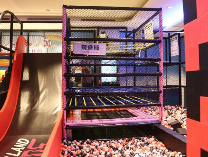 室內彈跳樂園