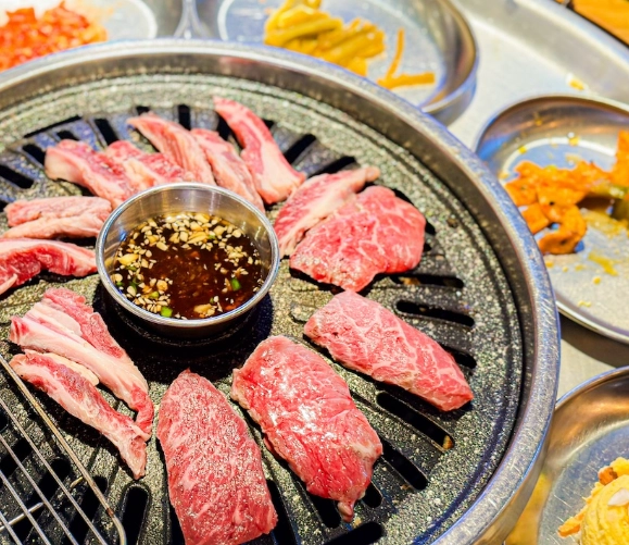 弘大烤肉一條街全攻略：必吃店家、隱藏美食與省錢秘訣