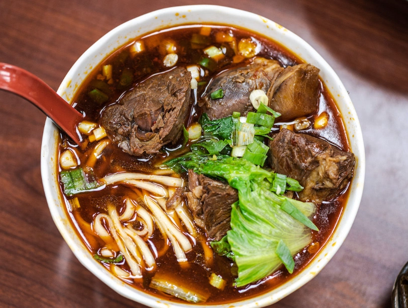 台灣最受歡迎的10種美食：從街頭小吃到經典菜餚完整指南