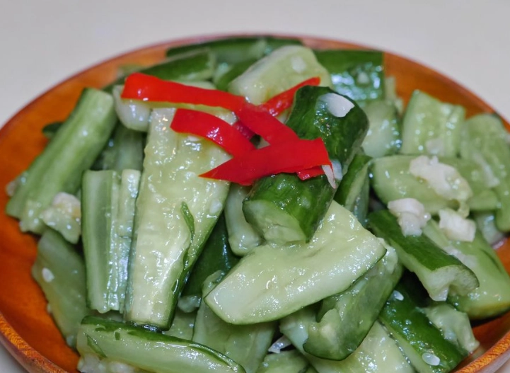 鼎泰豐涼拌小黃瓜製作秘訣大公開：從選材到調味的完整指南